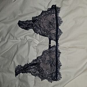 Victoria Secret Womens Beautiful SEXY lingerie bra. Navy blue and tan!! Sz Small